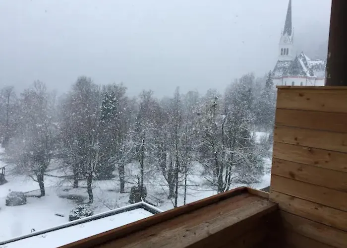 And Castle View בלד